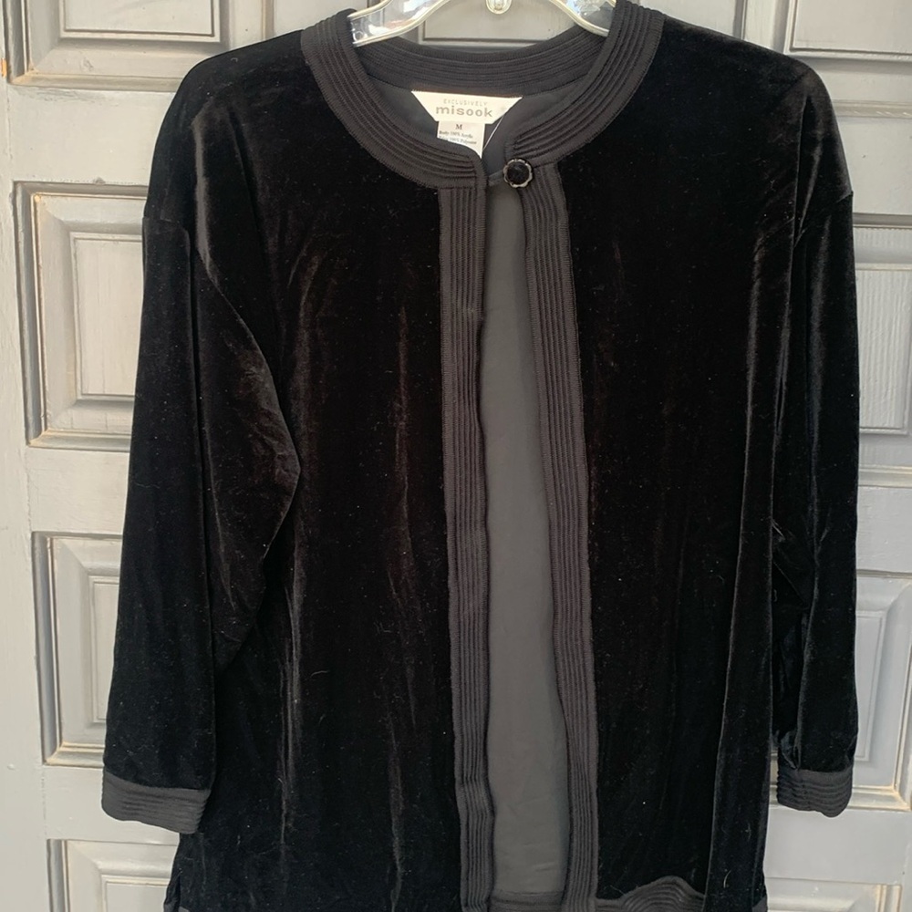 NWT Designer Misook black lightweight top size M Fabulous material